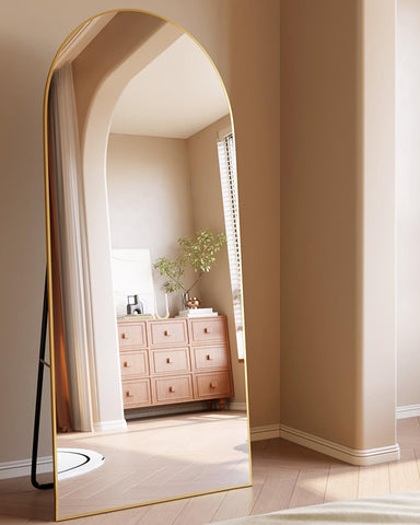 ITSRG mirror next to mannequin shows 26x68 size and full-body view benefit