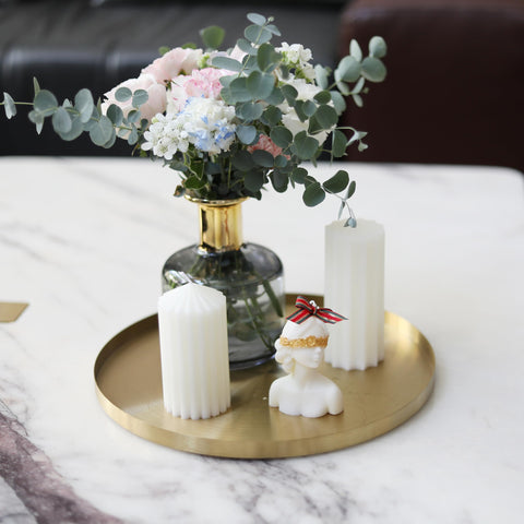 IVAILEX tray beside a hand to show scale and practical tabletop size