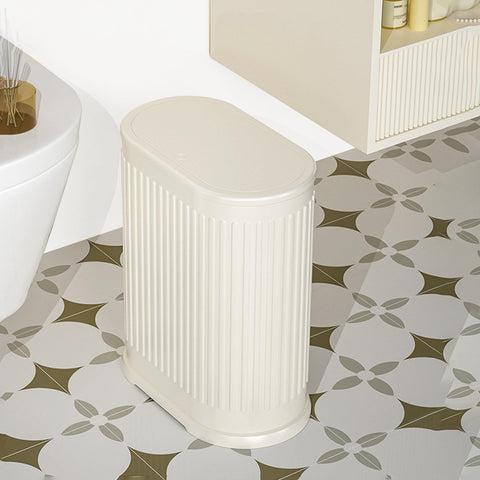IVTUVTI lid seal detail illustrating odor reduction and secure closure
