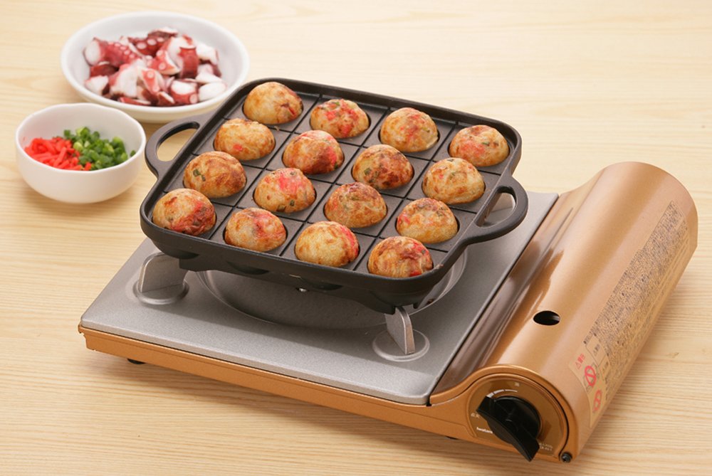 Iwatani pan with golden takoyaki balls demonstrating even browning benefit