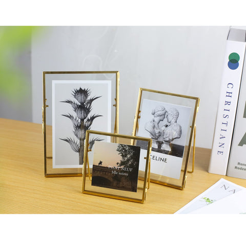 Jajamy frames styled as wedding centerpiece offering delicate visual appeal