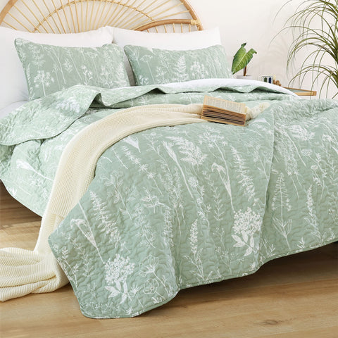 JANZAA neatly folded quilt showing compact storage and easy portability benefit