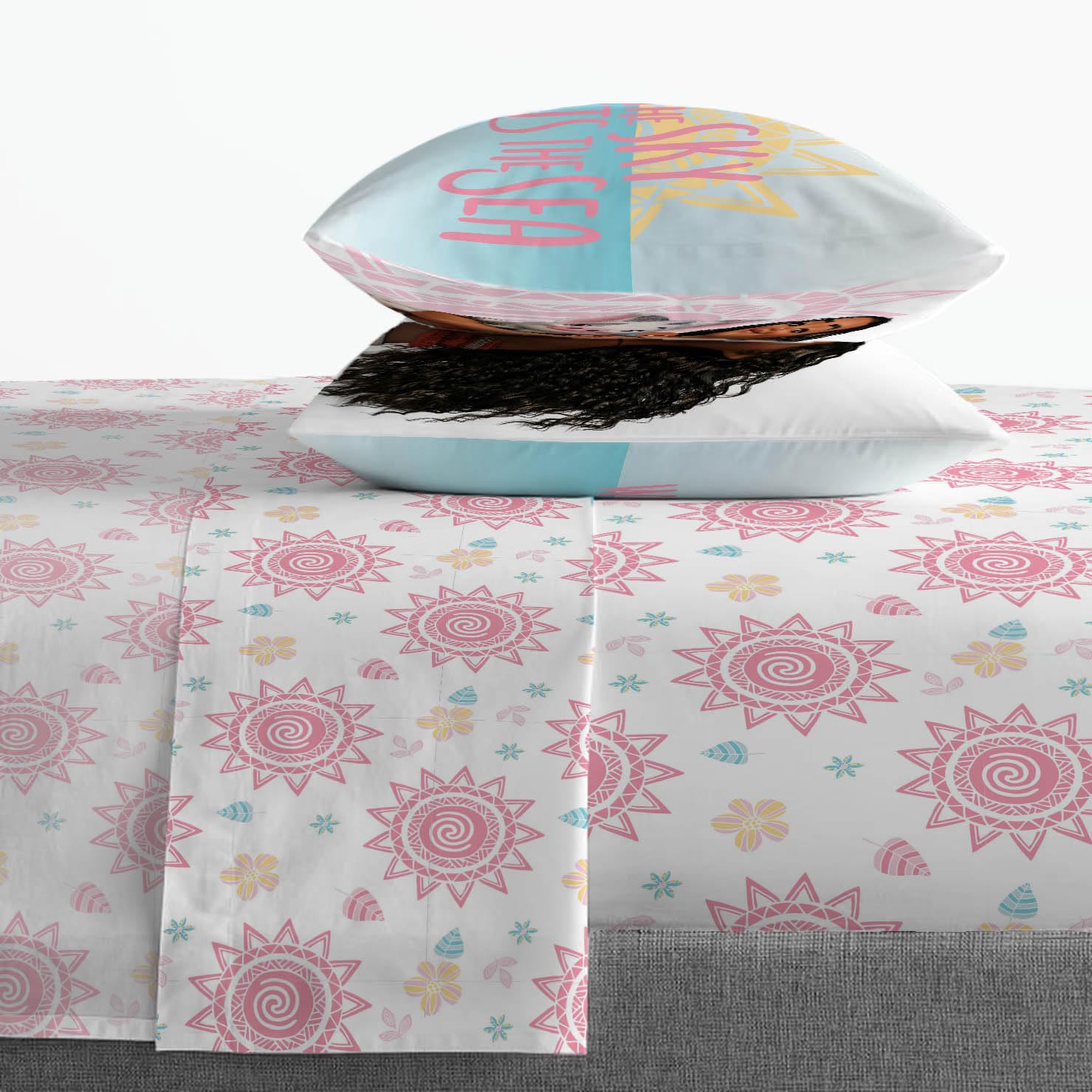 Jay Franco Moana comforter close-up of printed fabric highlighting vivid colors