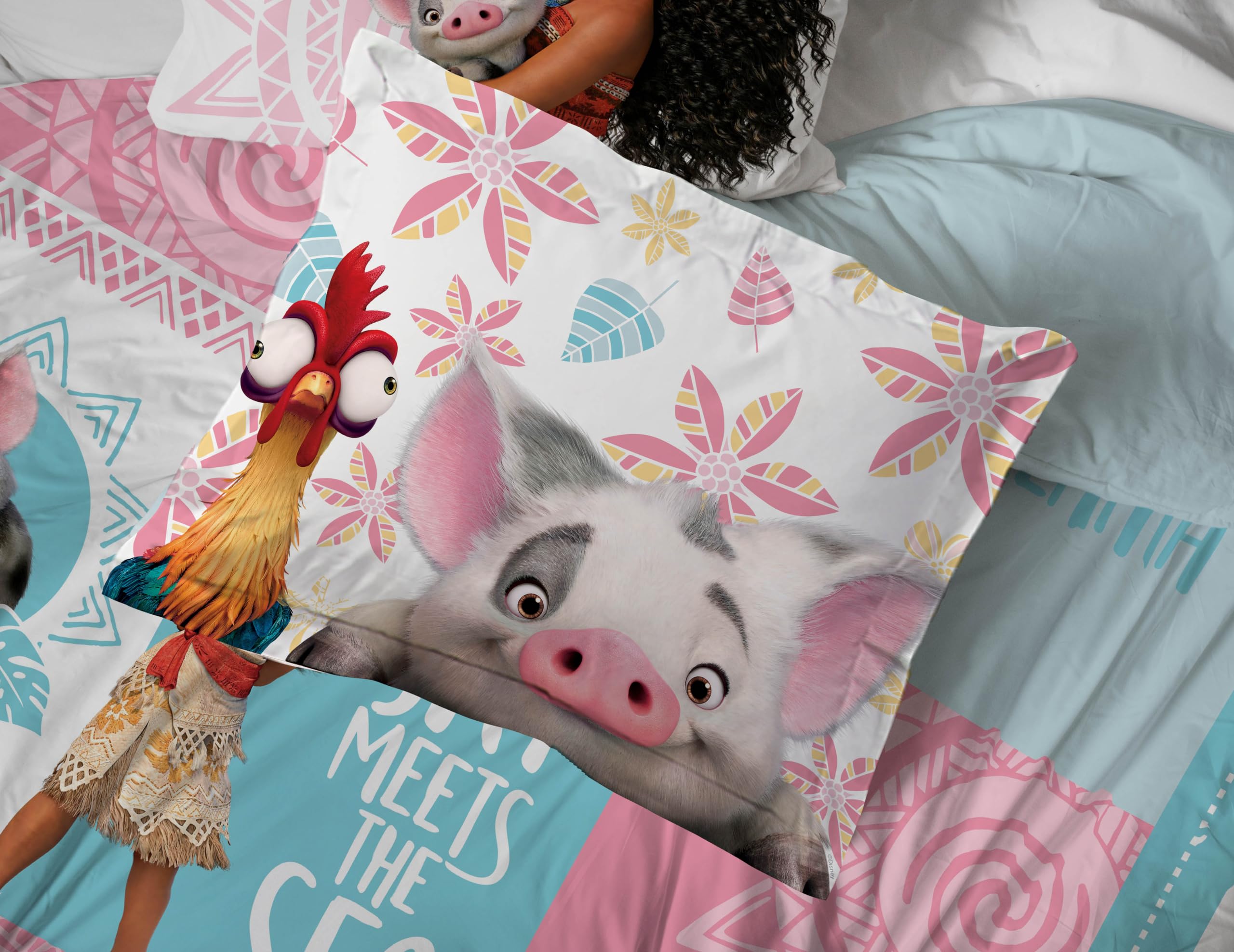Jay Franco Moana on a full bed to demonstrate actual size and mattress fit