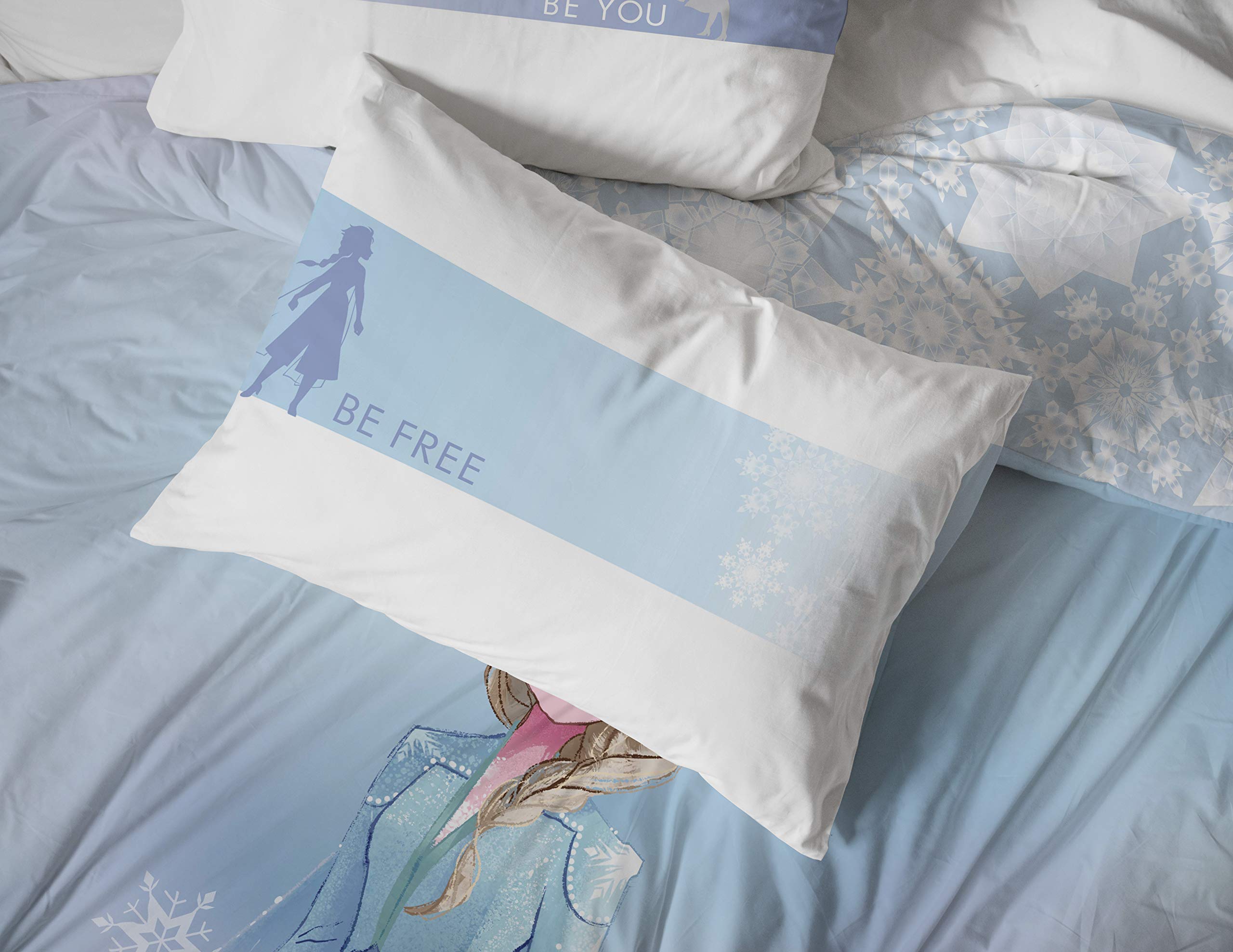 Jay Franco full-size bed scale view illustrating fit and proportion on mattress