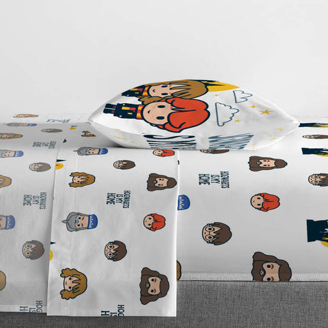 Jay Franco styled kids bedroom with set demonstrating themed room transformation
