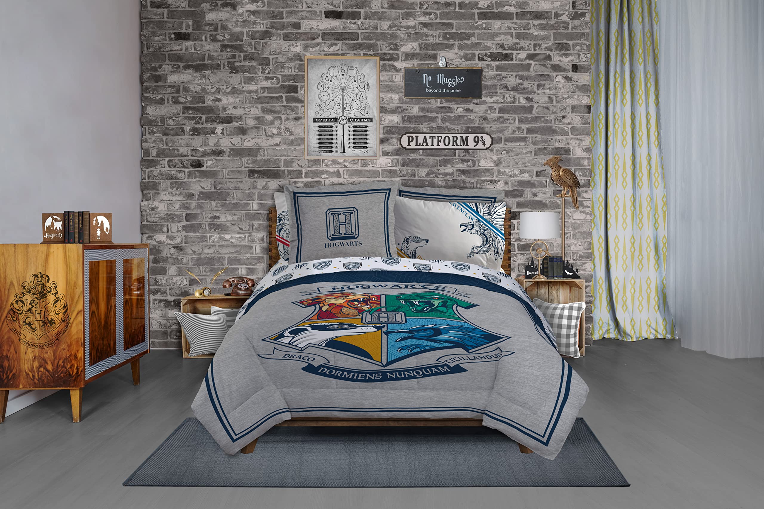 Jay Franco size comparison with hand illustrating comforter dimensions and coverage