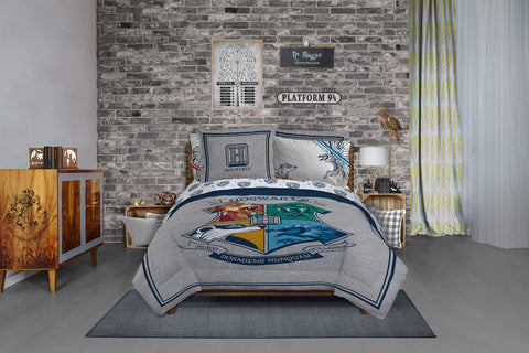 Jay Franco size comparison with hand illustrating comforter dimensions and coverage