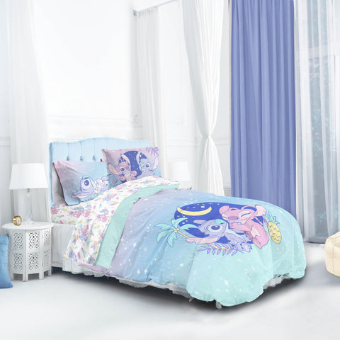 Jay Franco Lilo and Stitch bedding styled in a child's bedroom benefit: creates fun themed space