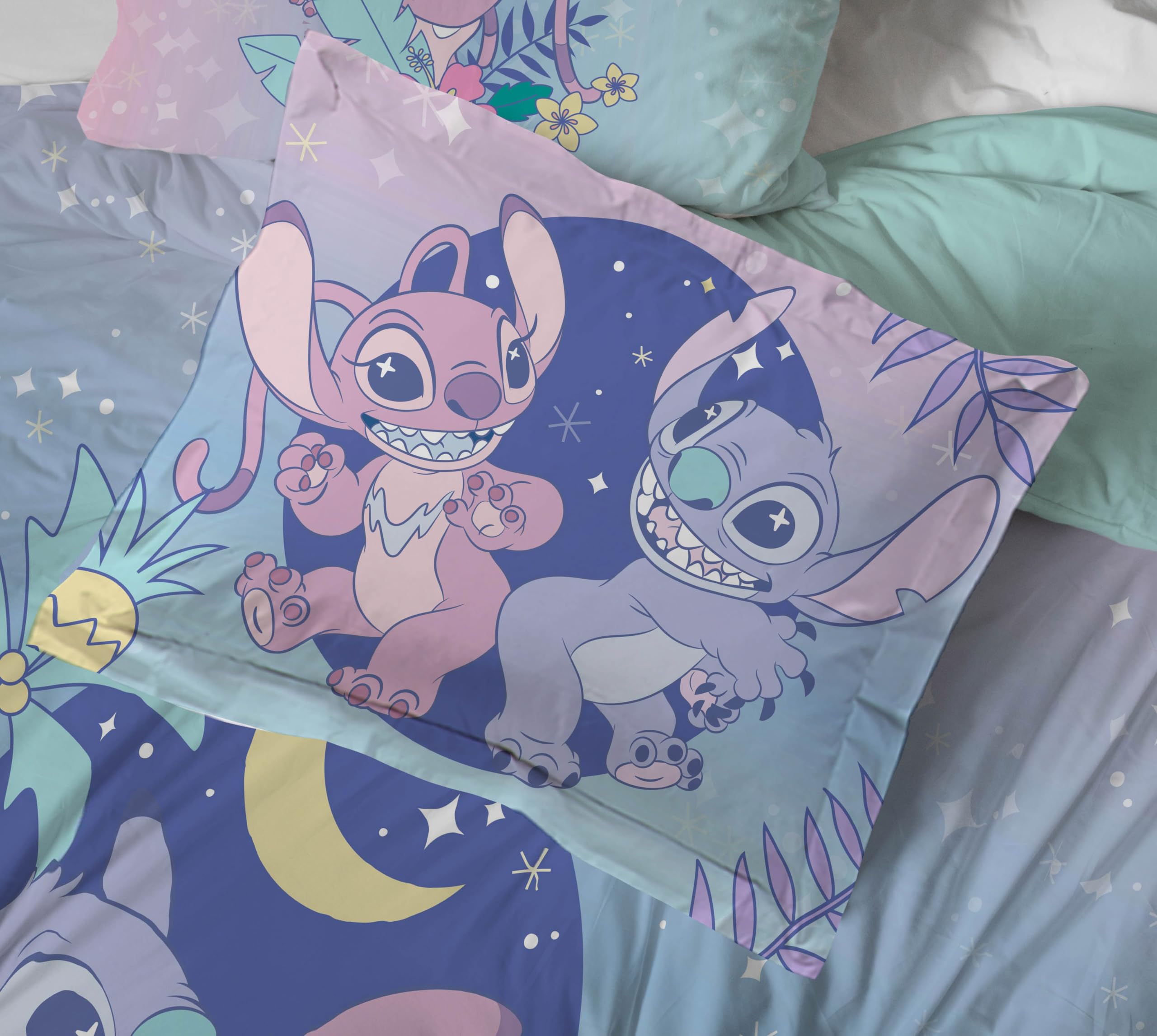 Jay Franco Lilo and Stitch comforter edge and stitching close view benefit: durable construction
