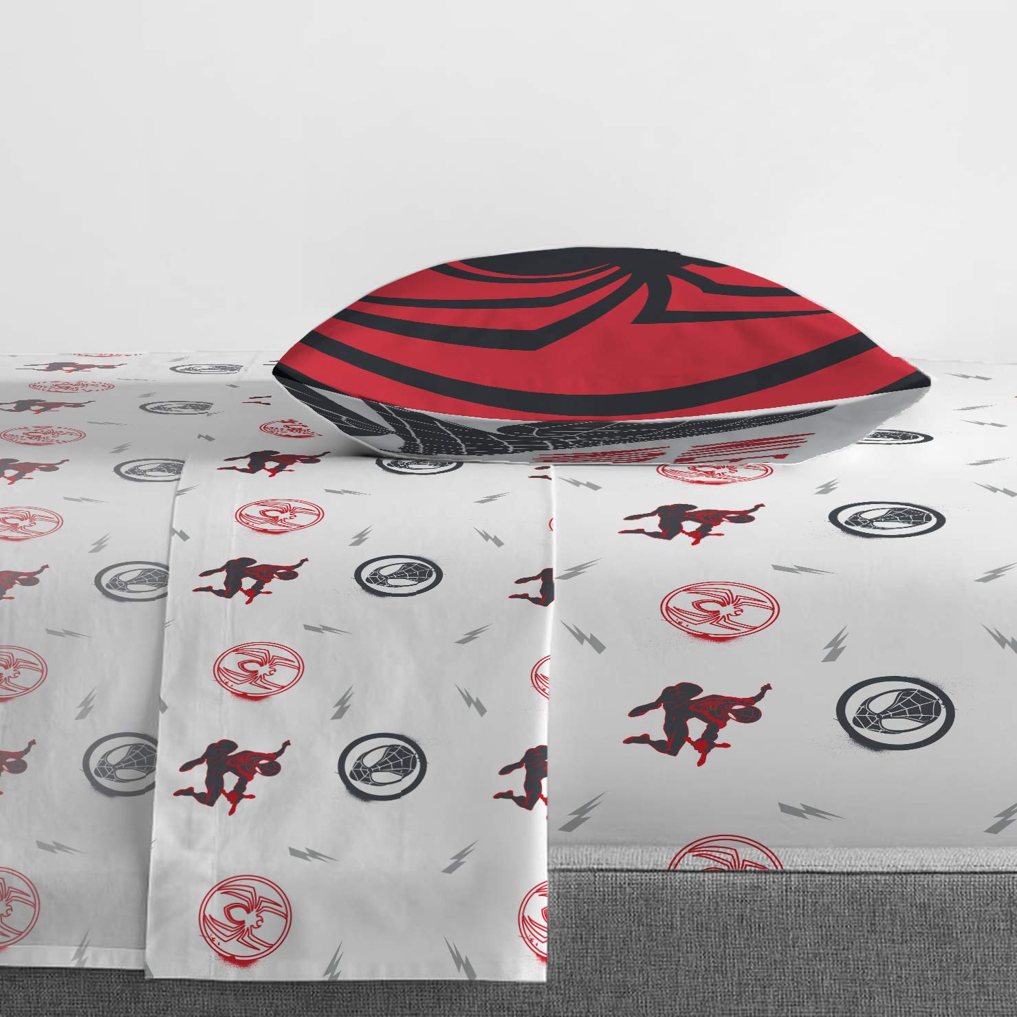 Jay Franco styled bedroom with the set, showcasing layered look and superhero theme