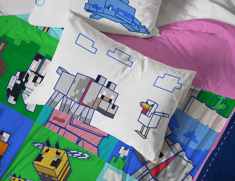 Jay Franco full bed set in kids room creating playful Minecraft themed bedroom