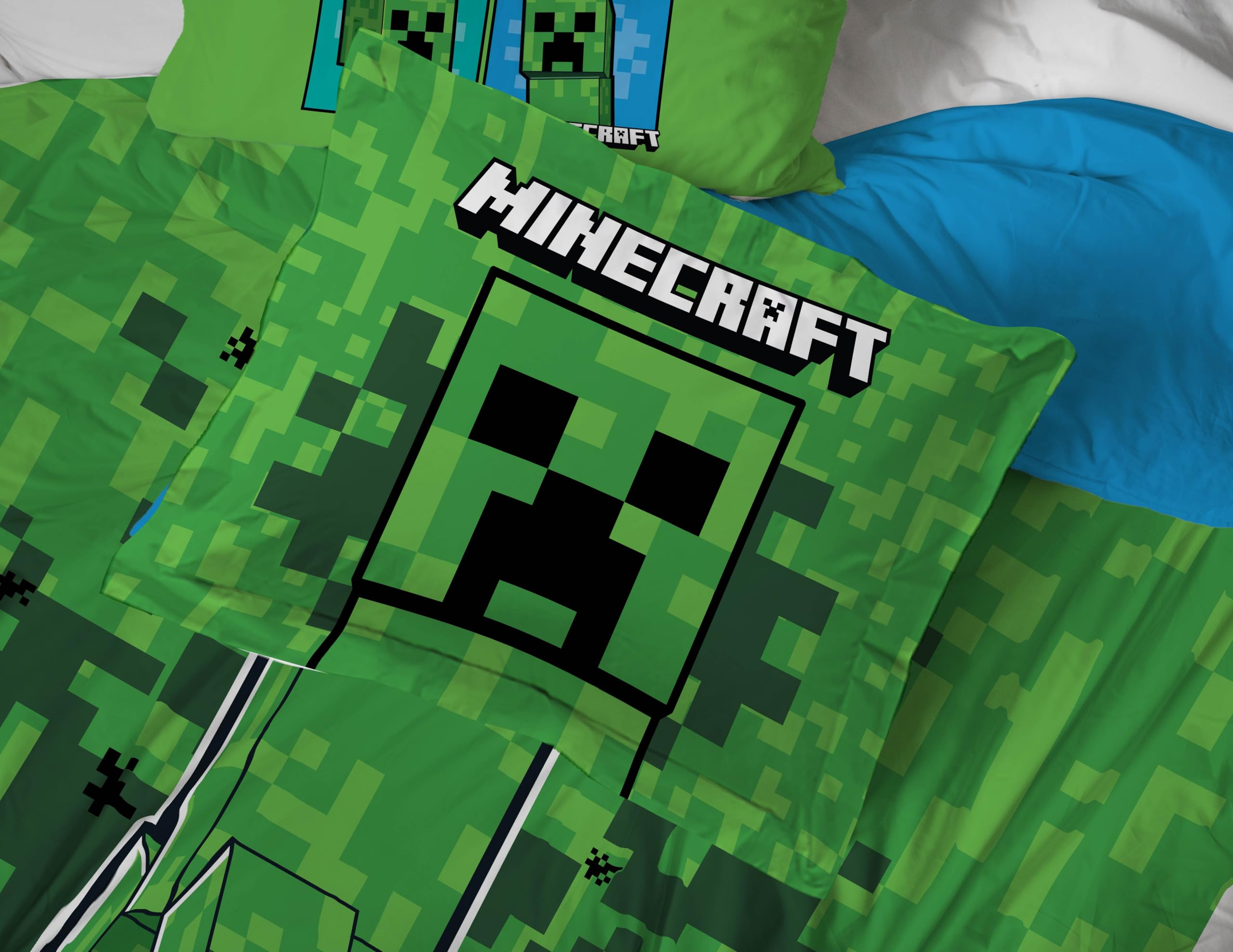 Jay Franco styled bedroom with set demonstrating playful Minecraft atmosphere