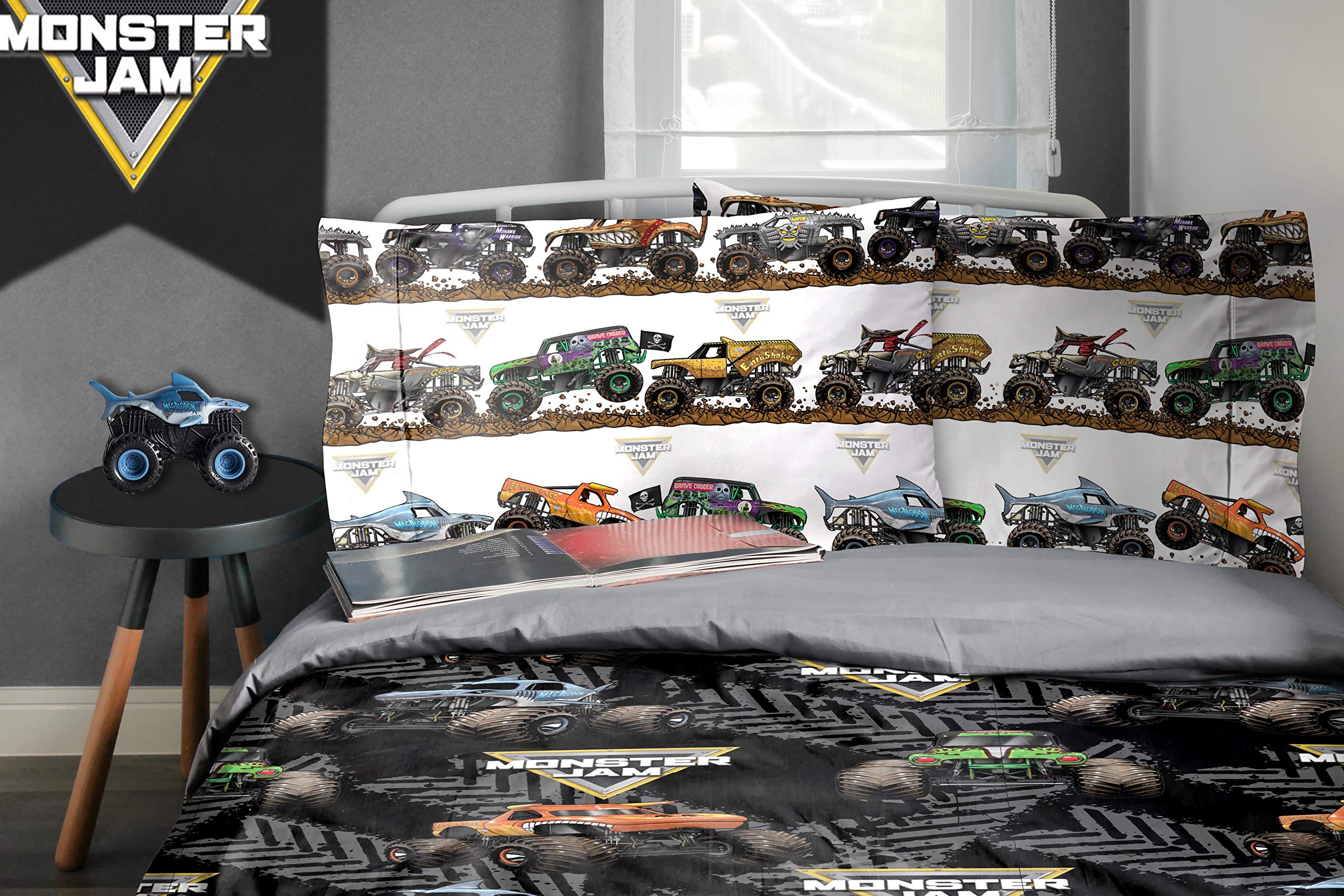 Jay Franco zoomed print colors showing vivid fade-resistant Monster Jam graphics