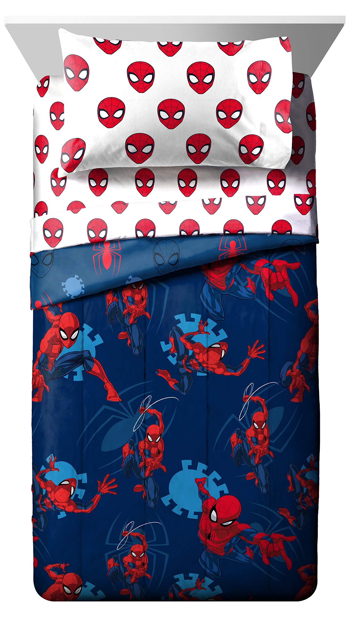 jay franco Spiderman close-up of printed graphic highlighting fabric softness
