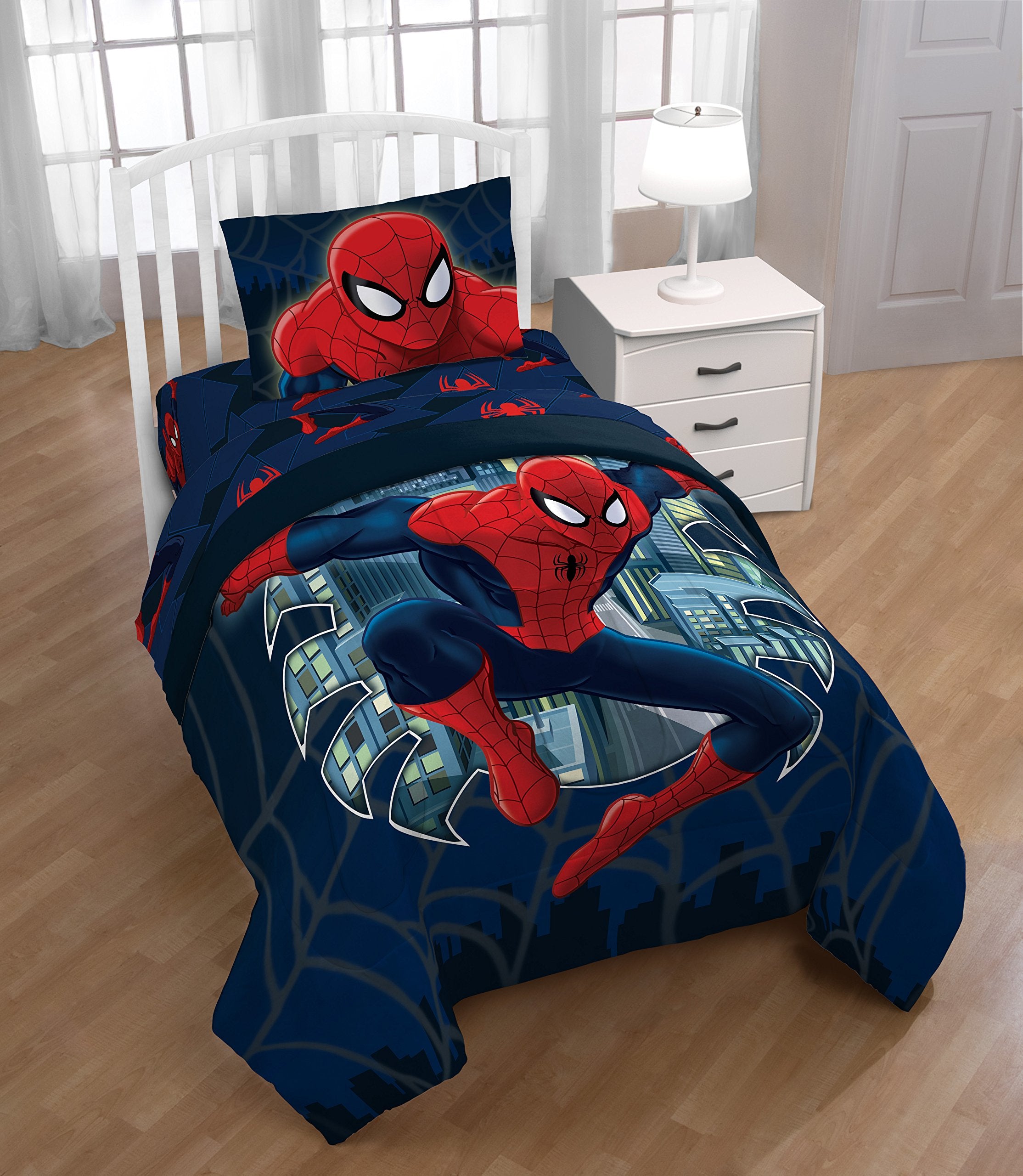 Jay Franco fitted sheet detail displaying deep pocket and stretchy elastic for secure fit