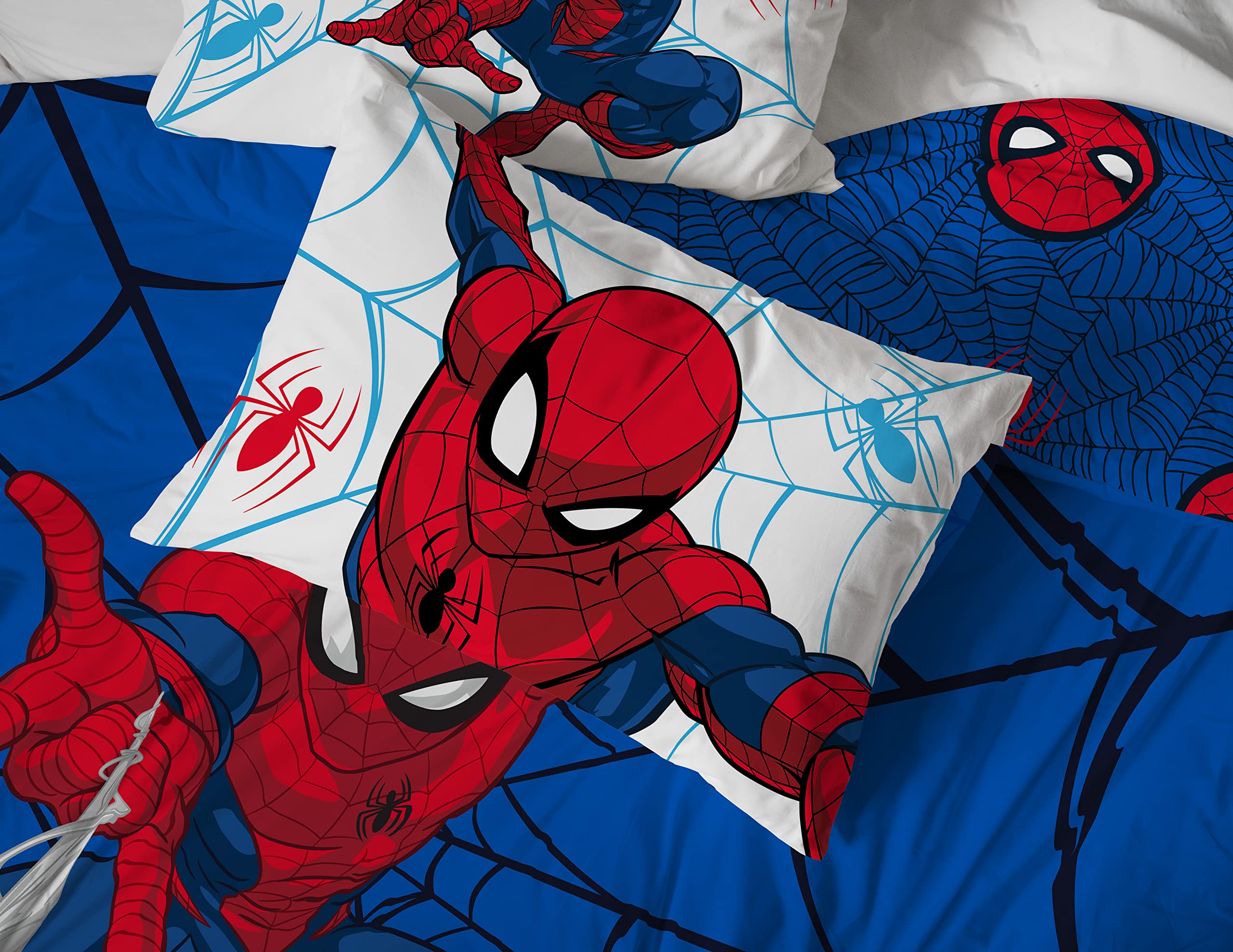 Jay Franco Spider-Man lifestyle bedroom staged to show room impact and theme