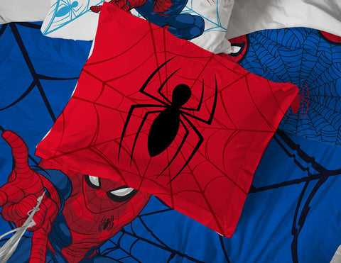 Jay Franco Spider-Man size and scale on full mattress demonstrating proper fit