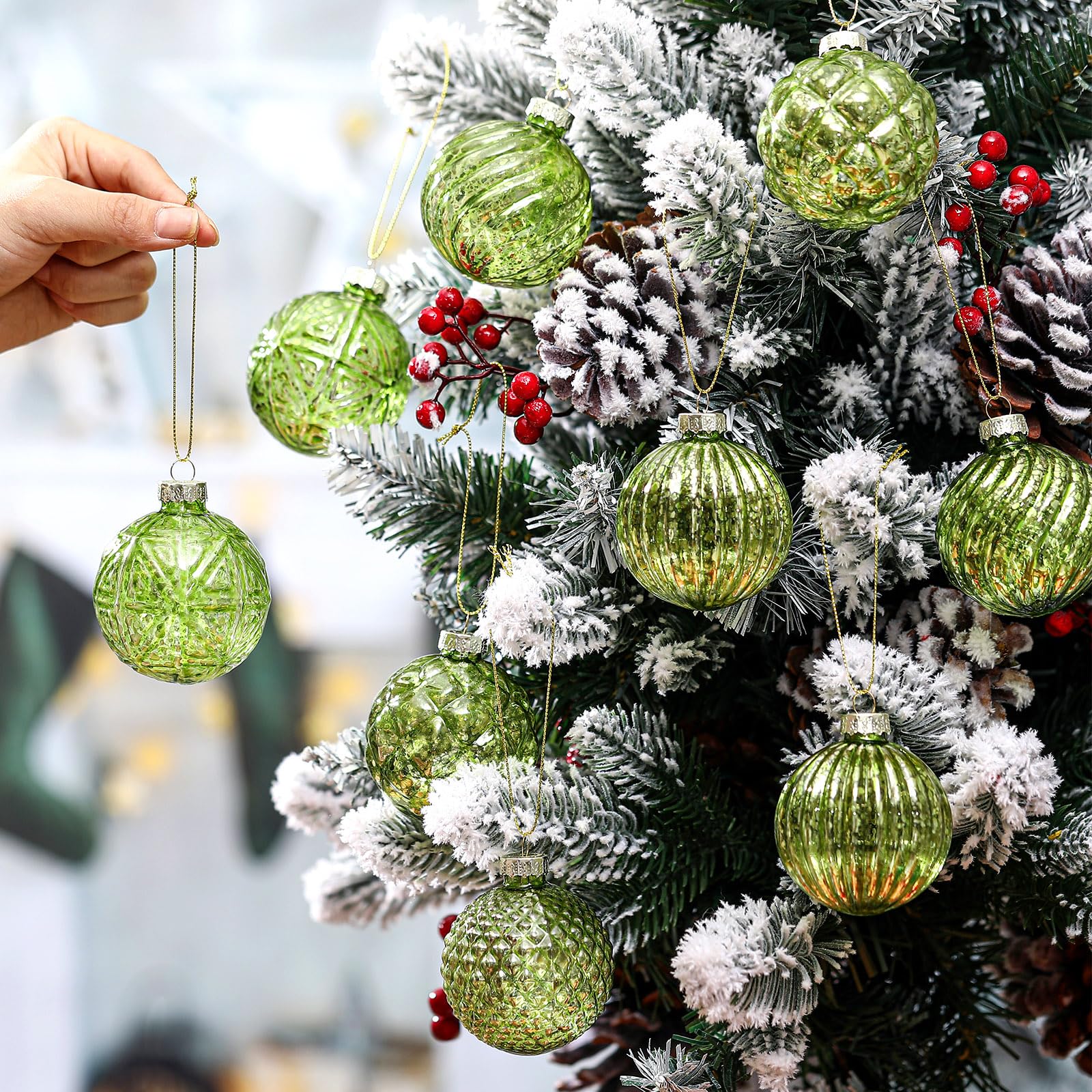 Jenaai used in wreath demonstrating cohesive color and easy styling