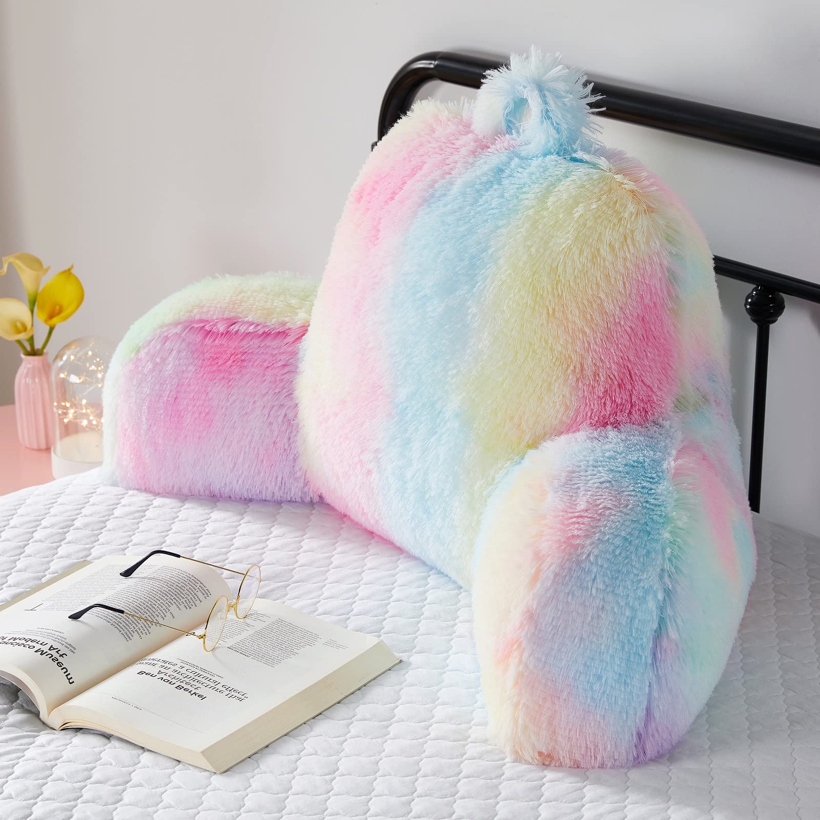 Jillche Bed close-up fur texture highlighting softness and skin-friendly comfort