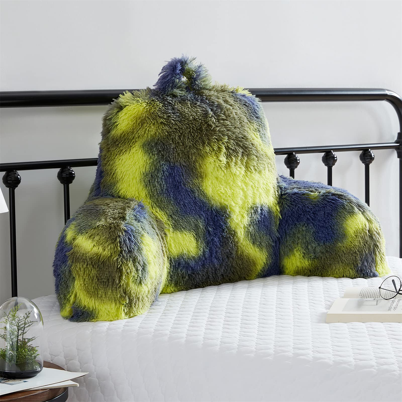 Jillche Bed front view showing plush cushion and camo colors for cozy decor