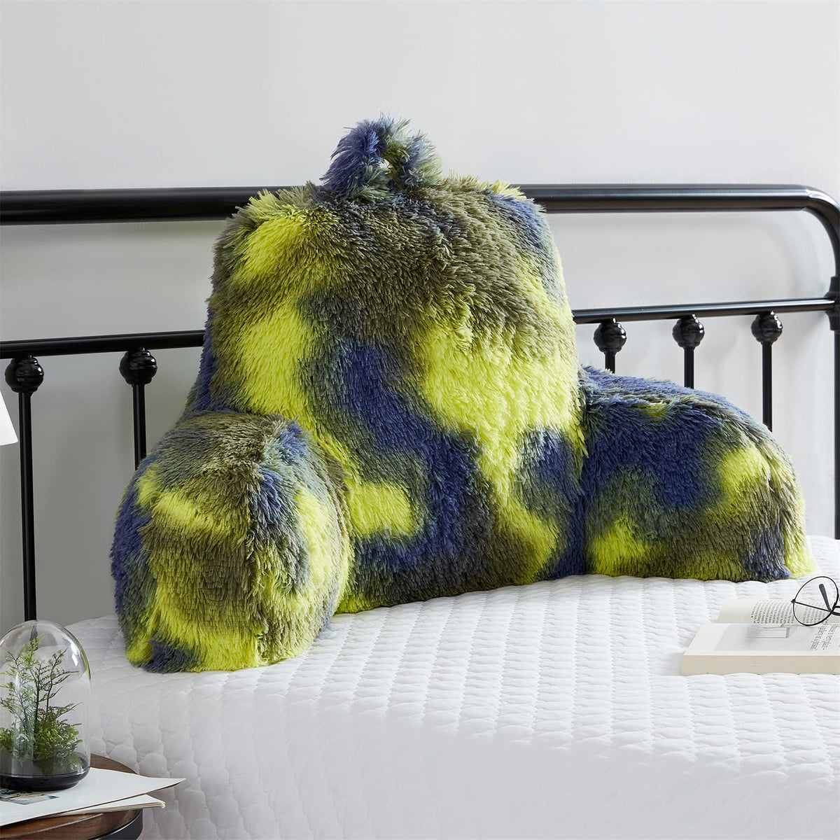 Jillche Bed front view showing plush cushion and camo colors for cozy decor