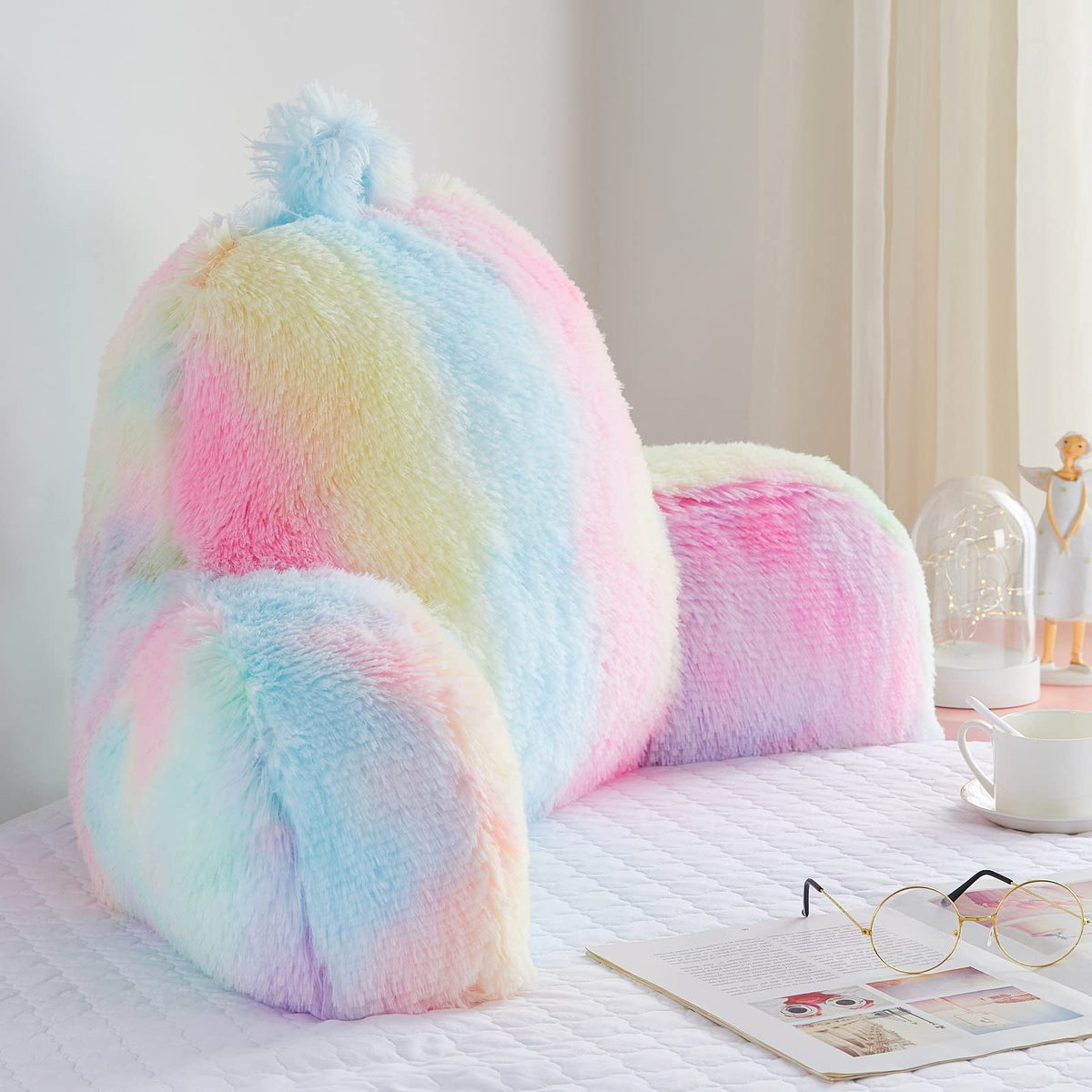 Jillche Bed front view showing plush fur and structured support for comfy sitting