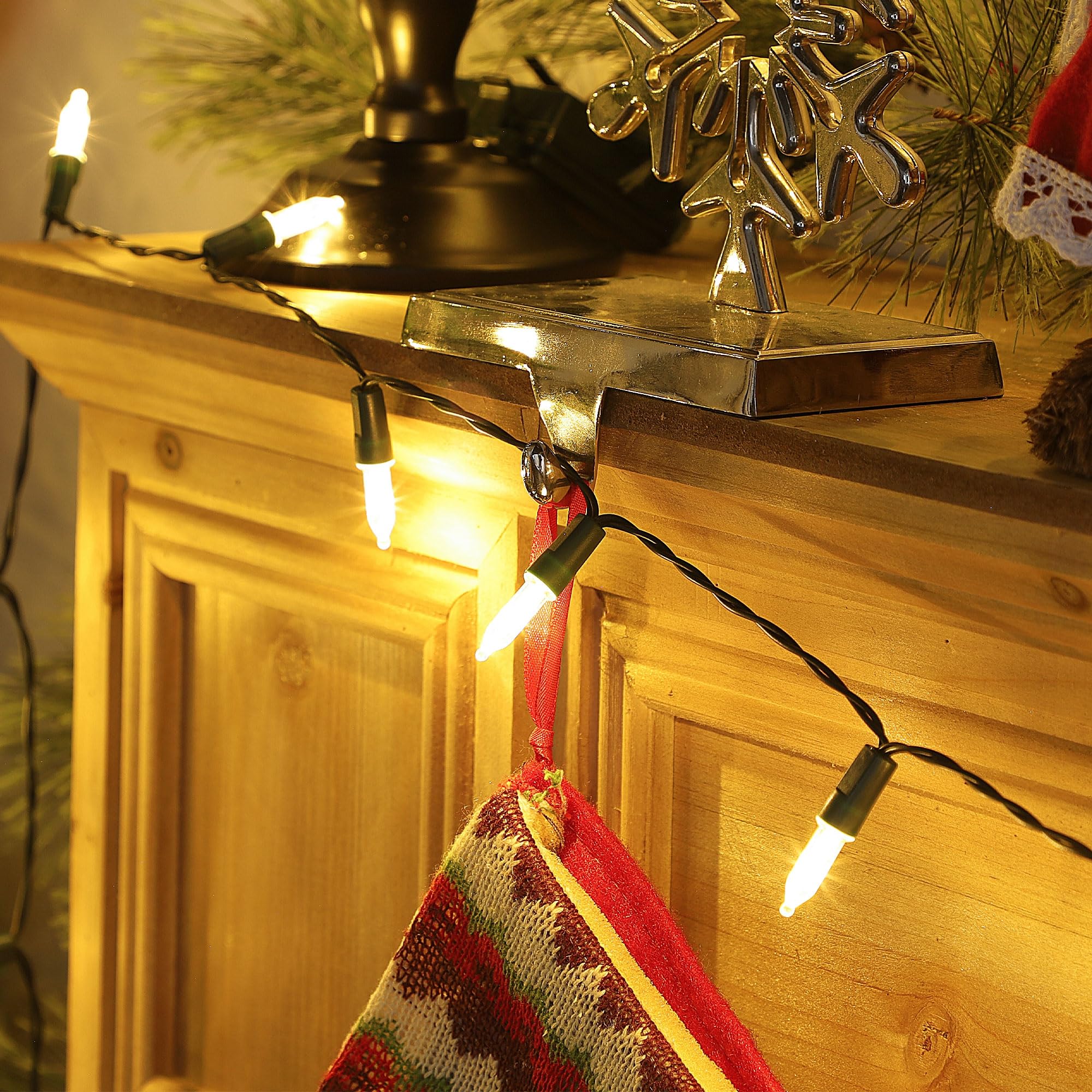 Joliyoou lights used in a tabletop centerpiece creating cozy warm white mood lighting
