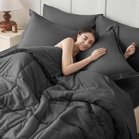 JOLLYVOGUE comforter loft folded to show plush thickness and restored fullness
