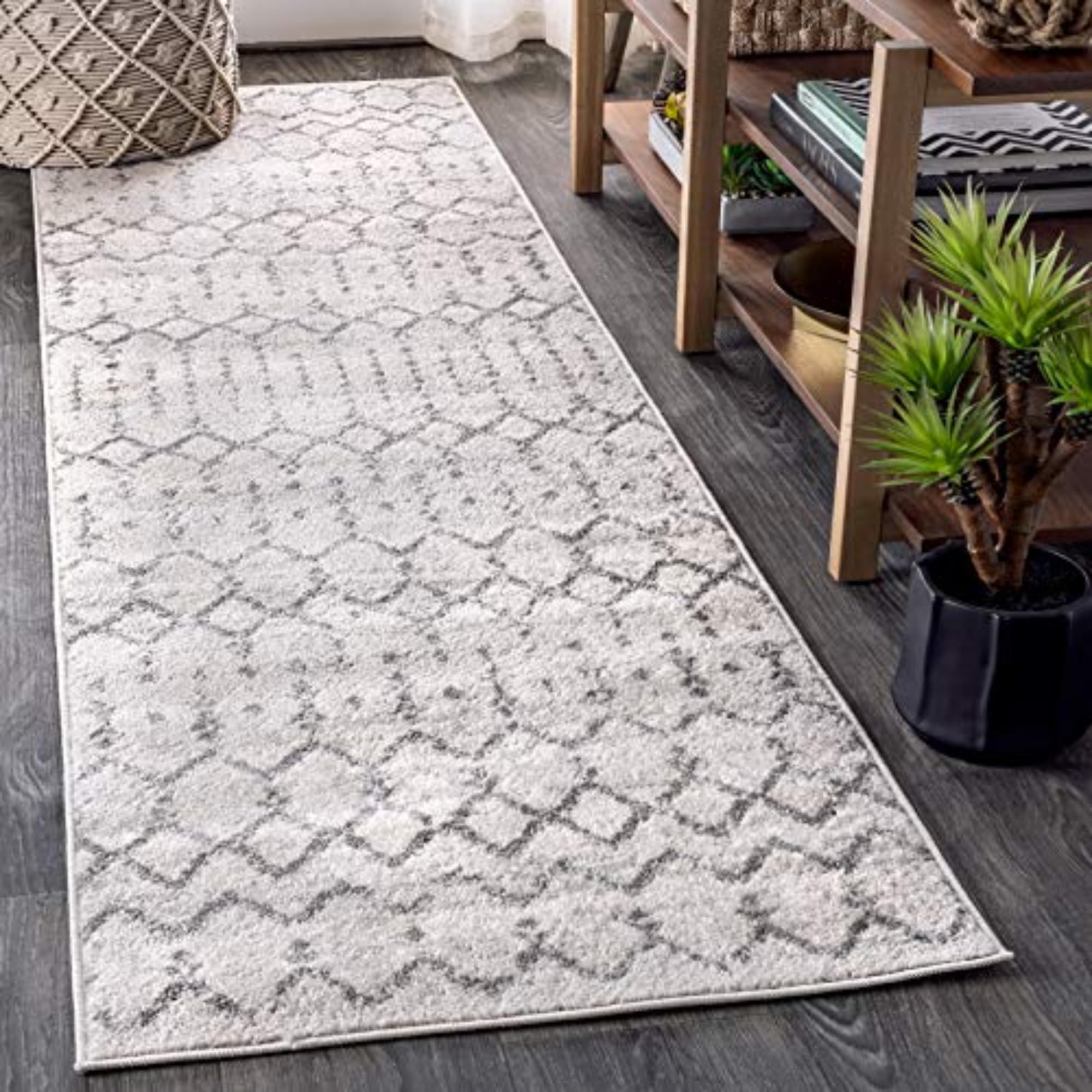JONATHAN Y front view of cream gray runner showing pattern and versatility