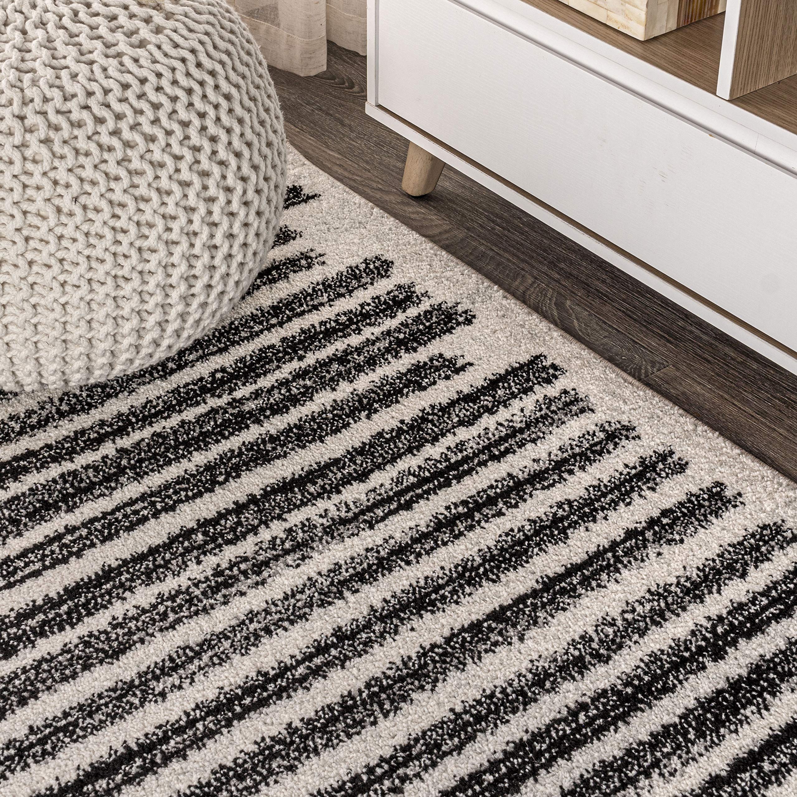 JONATHAN Y pet on rug demonstrating pet-friendly, non-shedding surface