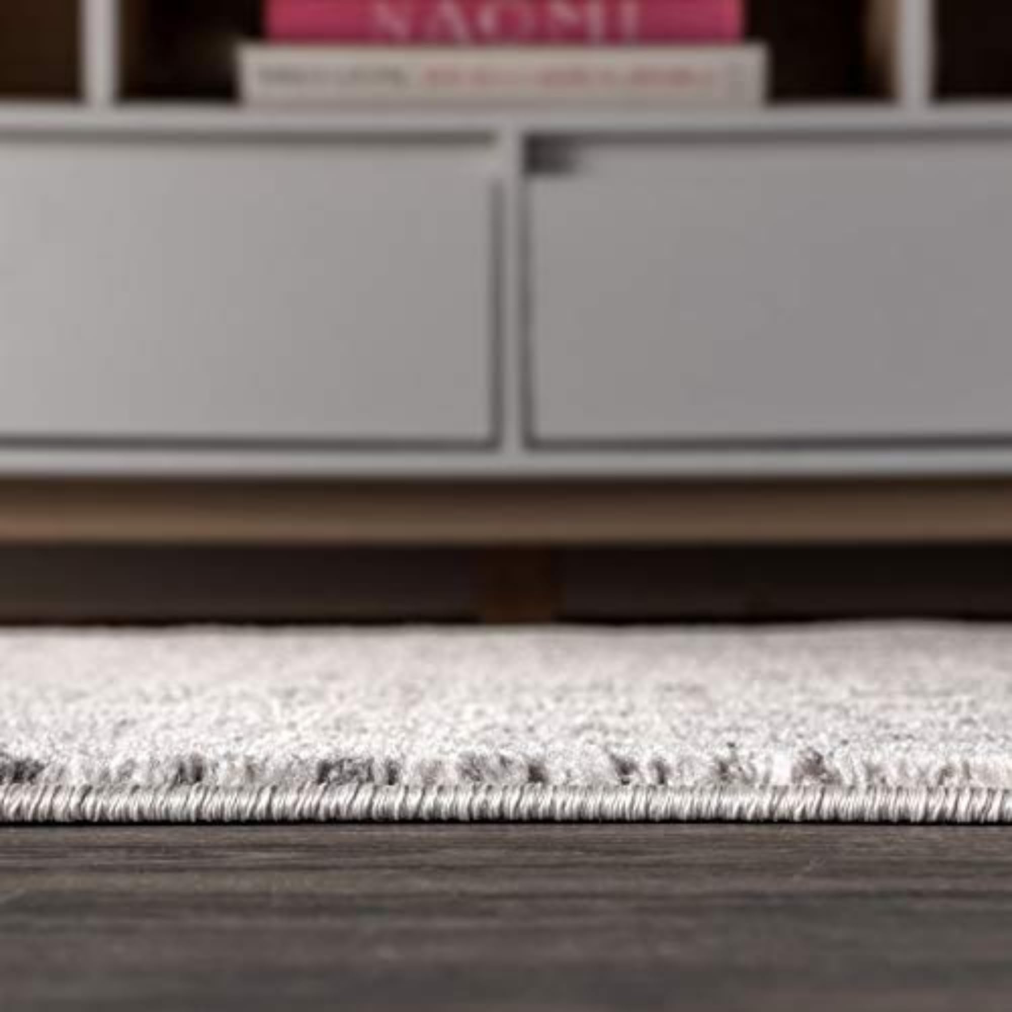 JONATHAN Y rolled runner with label showing easy delivery and storage
