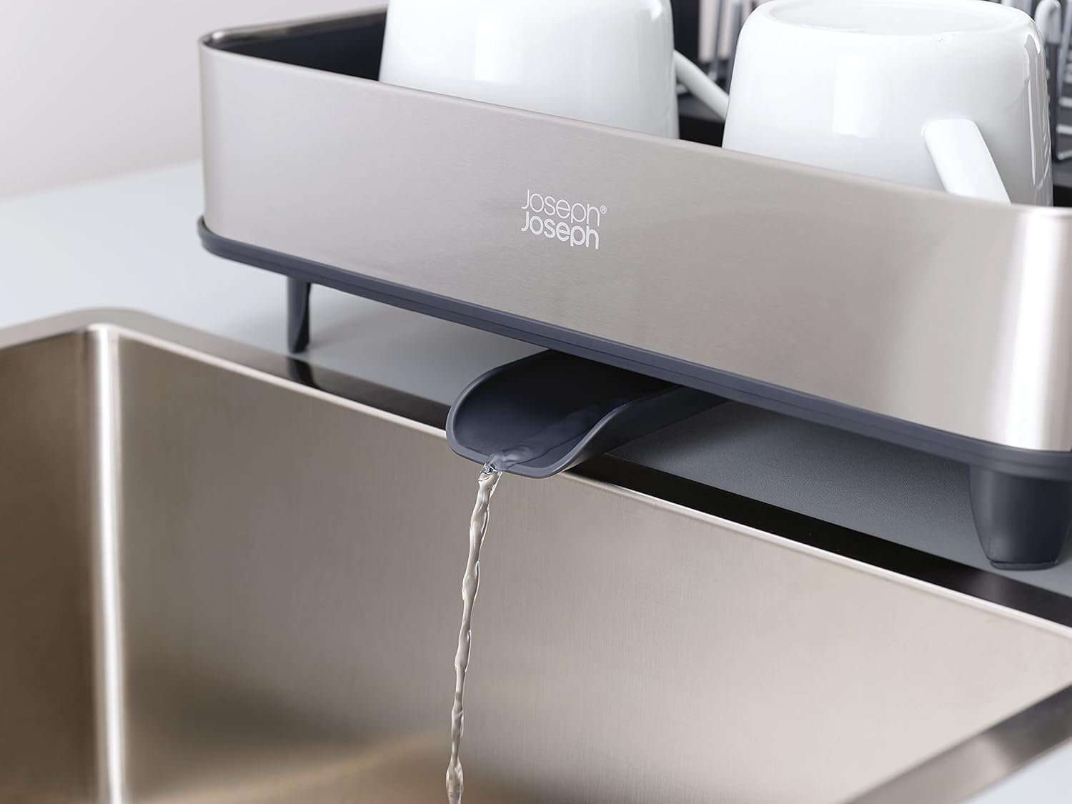 Joseph Joseph drainage spout angled into sink keeping countertops dry