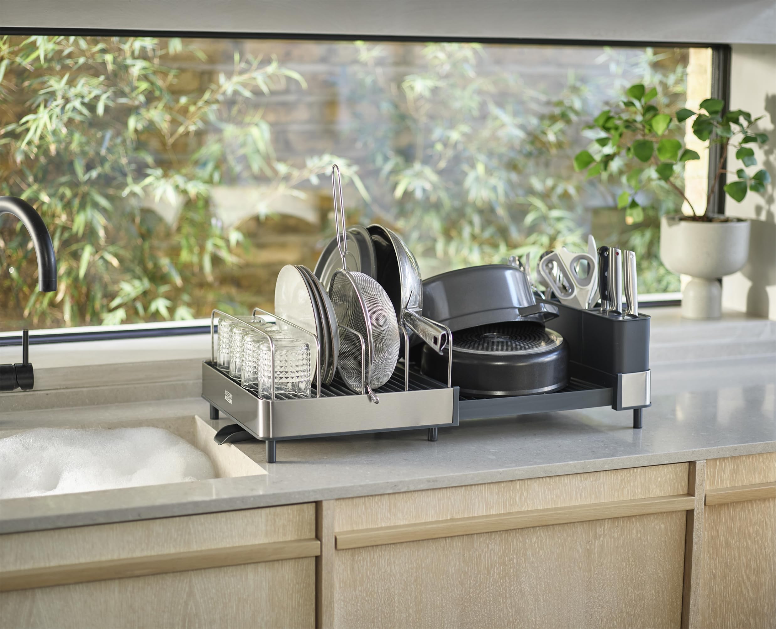 Joseph Joseph cutlery pot and knife holder organized and keeping blades safely upright