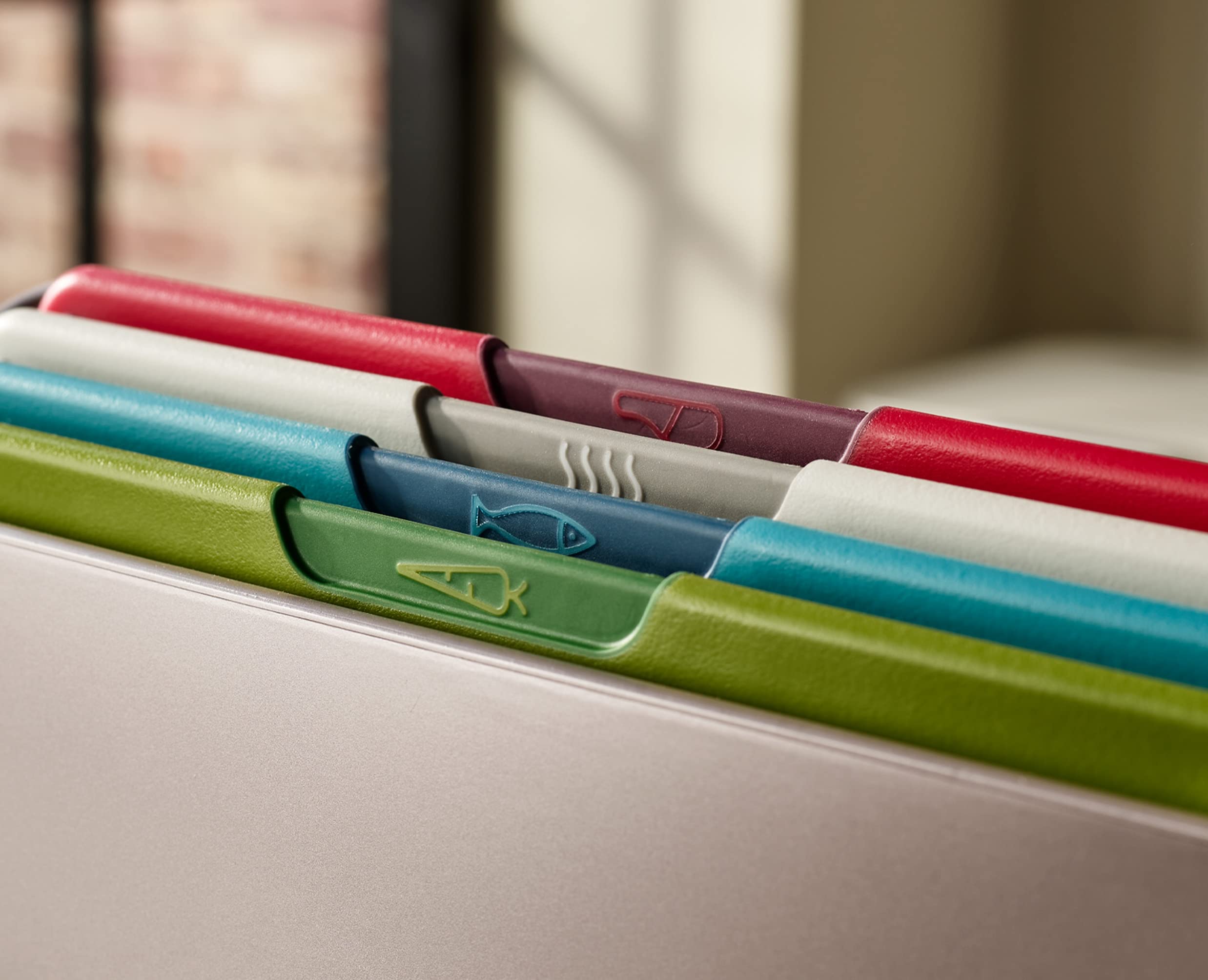 Joseph Joseph fanned boards showing four colours for fast food separation