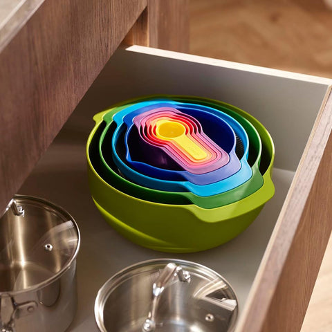 Joseph Joseph colander draining vegetables to demonstrate fast, mess-free rinsing