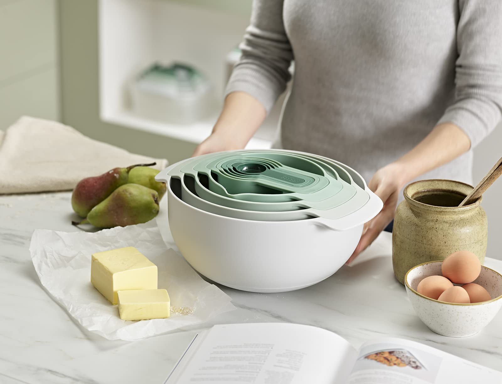 Joseph Joseph close-up of mixing bowl handle and non-slip base for stability benefits