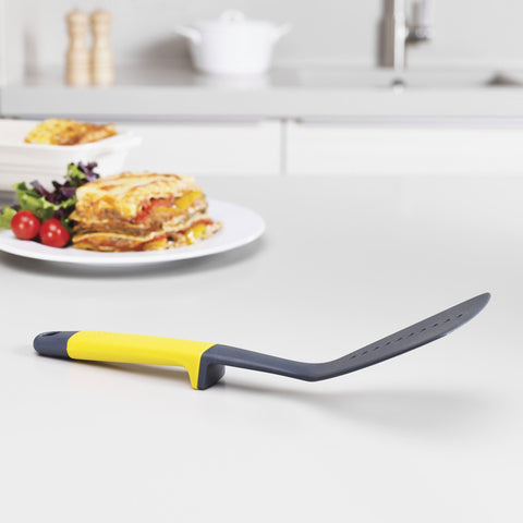 Joseph Joseph spaghetti server lifting pasta with ergonomic grip for comfortable serving