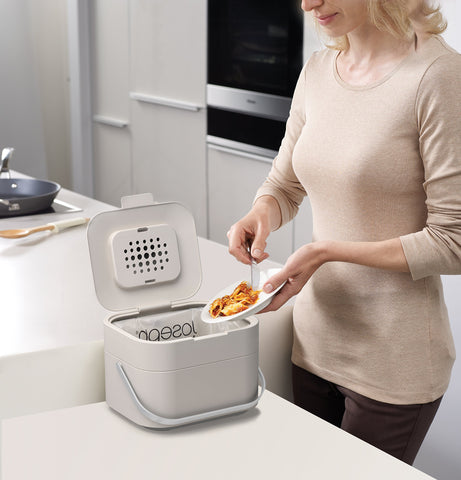 Joseph Joseph visible ventilation ports illustrating airflow to reduce moisture and smells