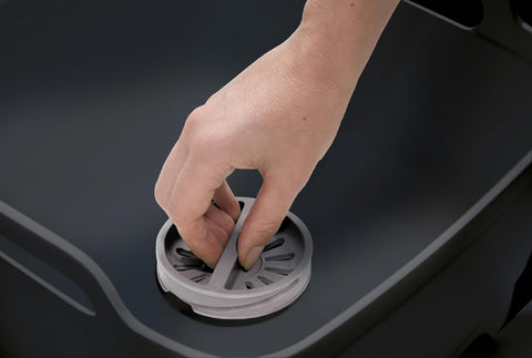 Joseph Joseph wash & drain close-up of handles for secure comfortable carrying