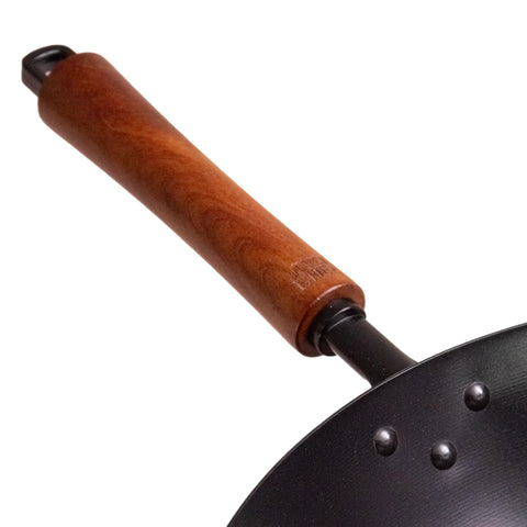 JOYCE CHEN flat bottom profile demonstrating stable contact with stovetop for even heat