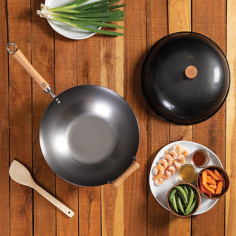 JOYCE CHEN flat-bottom detail demonstrating stable stovetop contact and efficiency