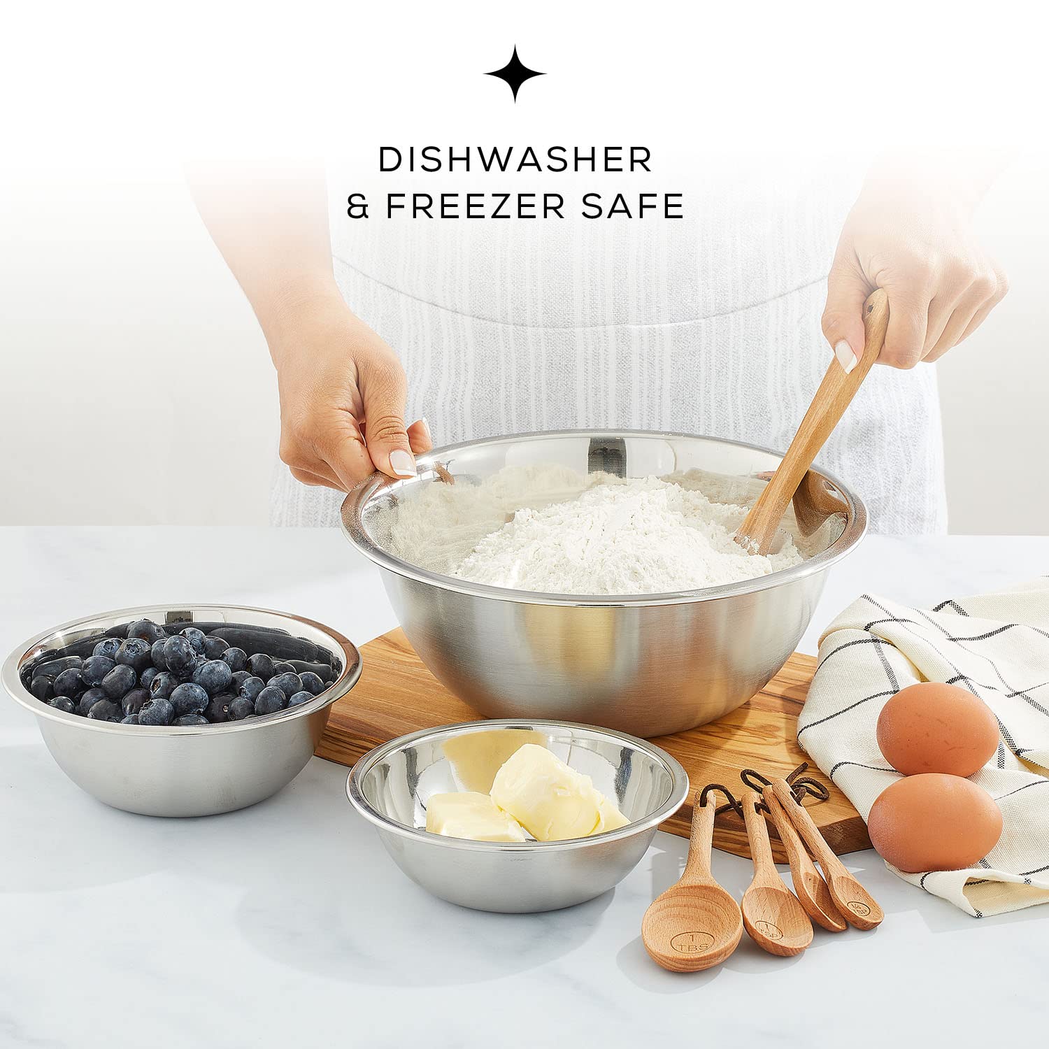 JoyJolt bowls next to measuring cup showing scale and capacity clarity benefit