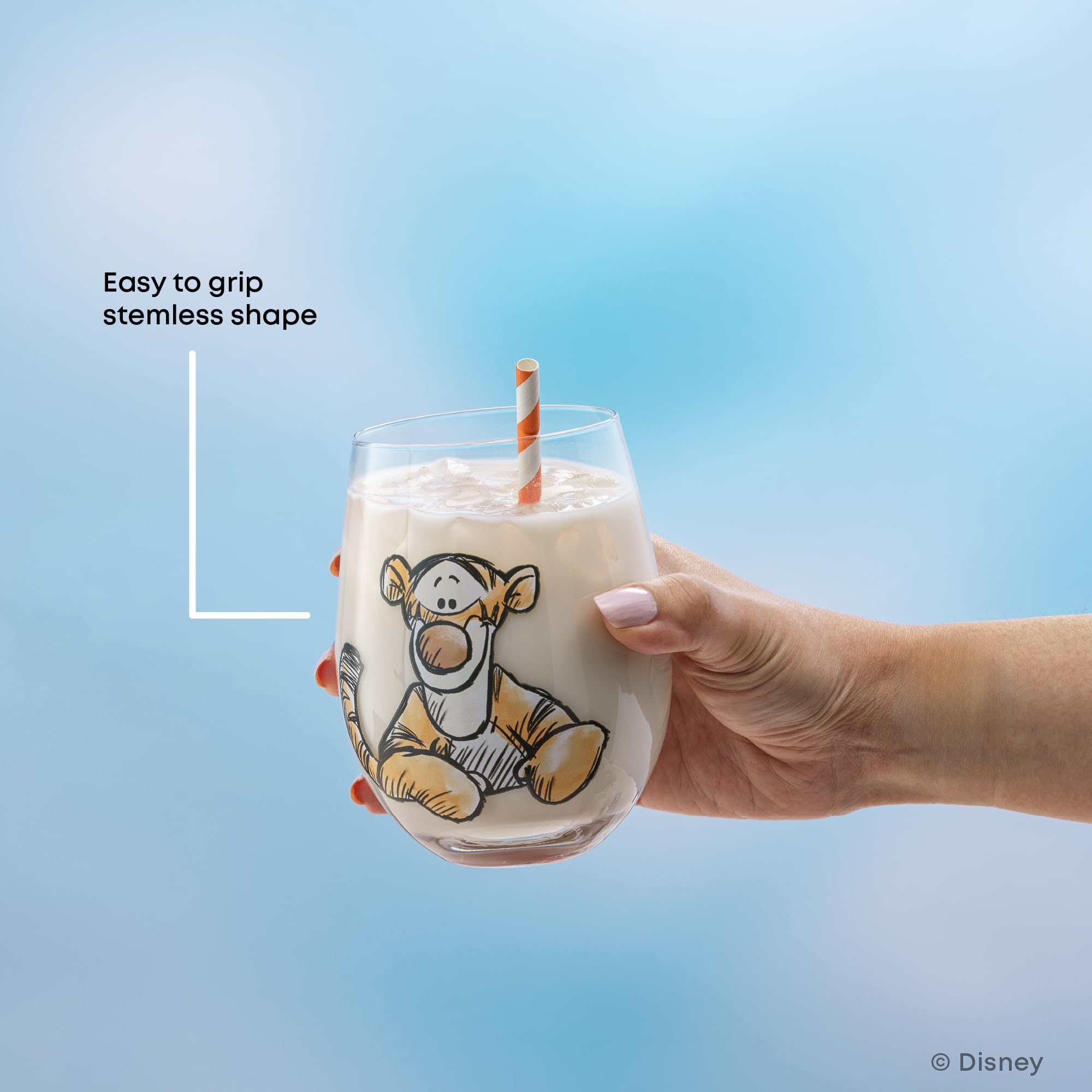 JoyJolt glass held in hand showing 19oz scale and comfortable grip