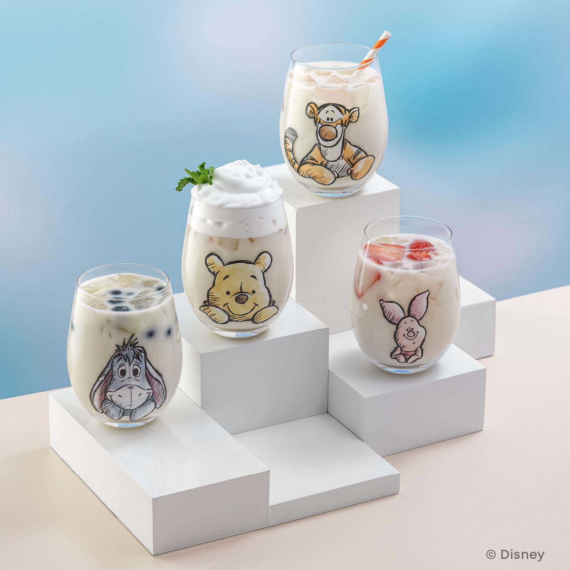 JoyJolt Piglet close-up print on glass, delicate character detail delight