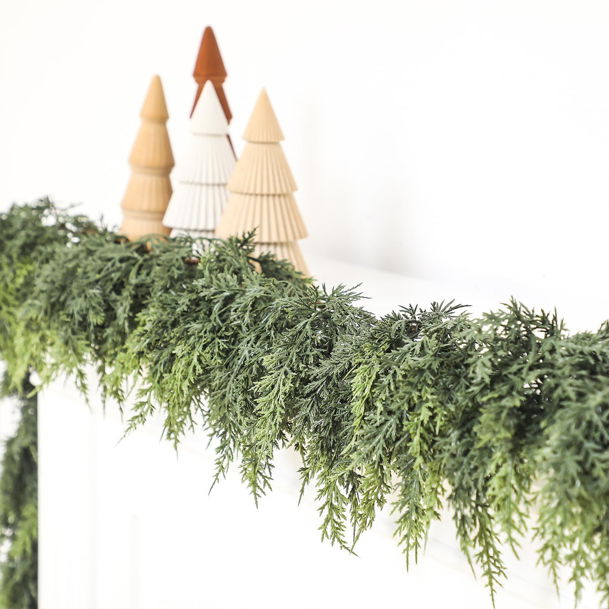 Jutom garland full-length front view showing lush cedar appearance and festive appeal