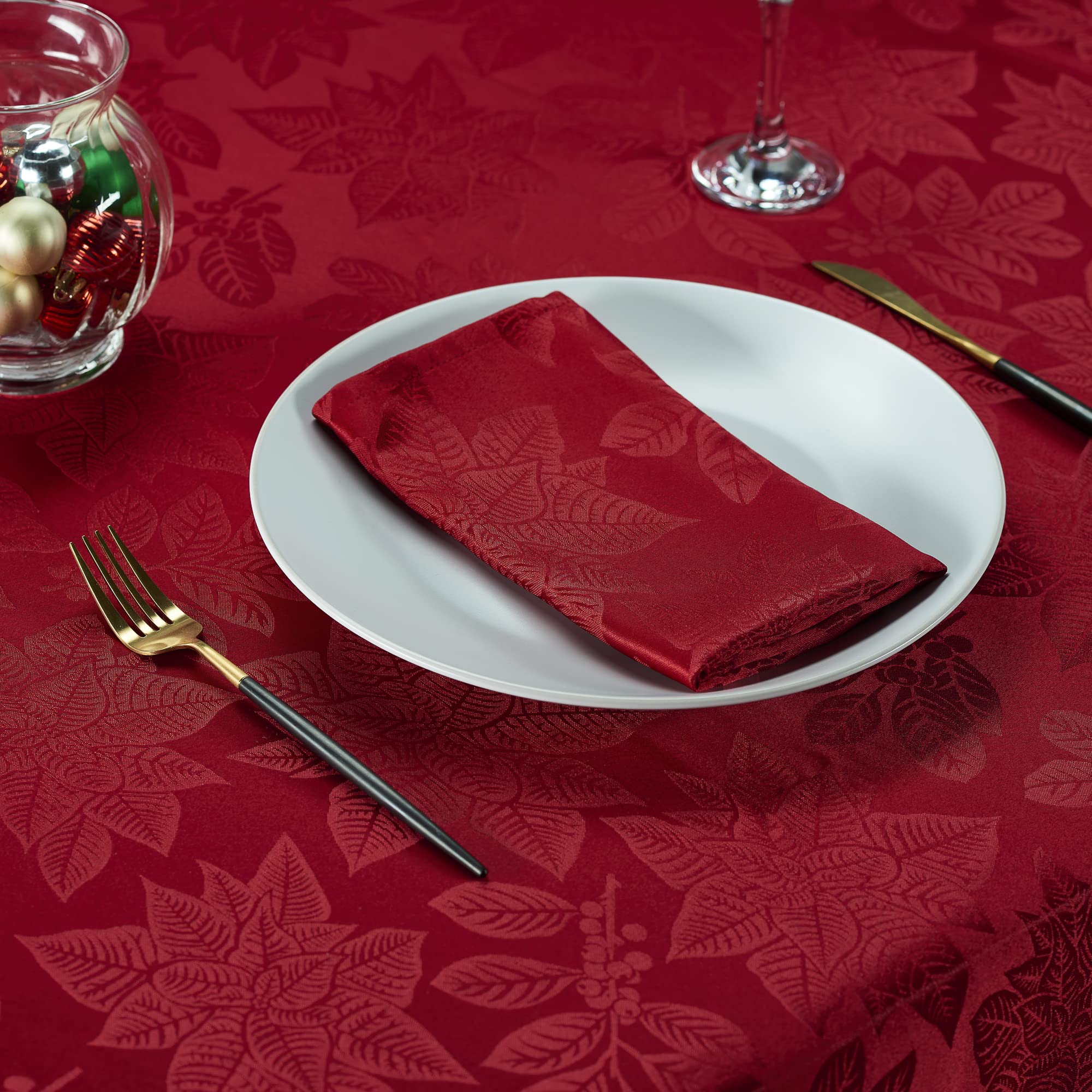 Kadut folded packaging image displaying compact, ready-to-store tablecloth for easy handling