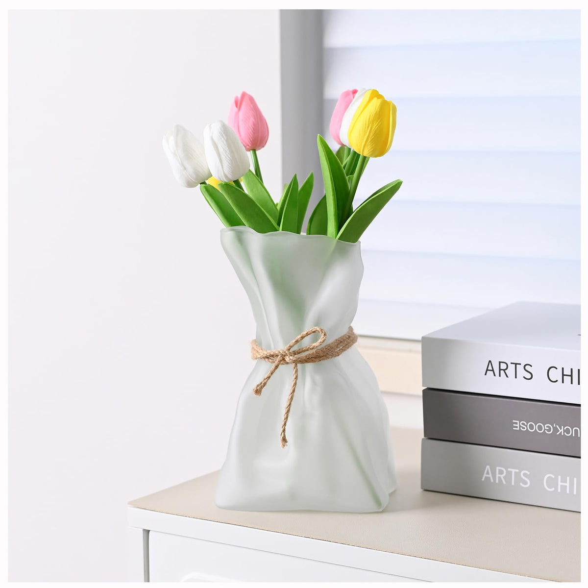 kaitnax front view glass vase showing modern silhouette and versatile display