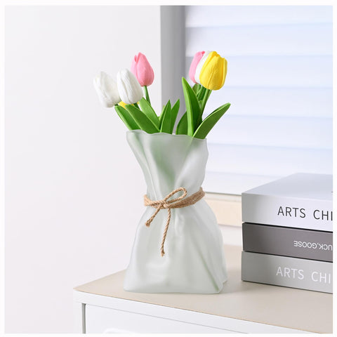 kaitnax front view glass vase showing modern silhouette and versatile display