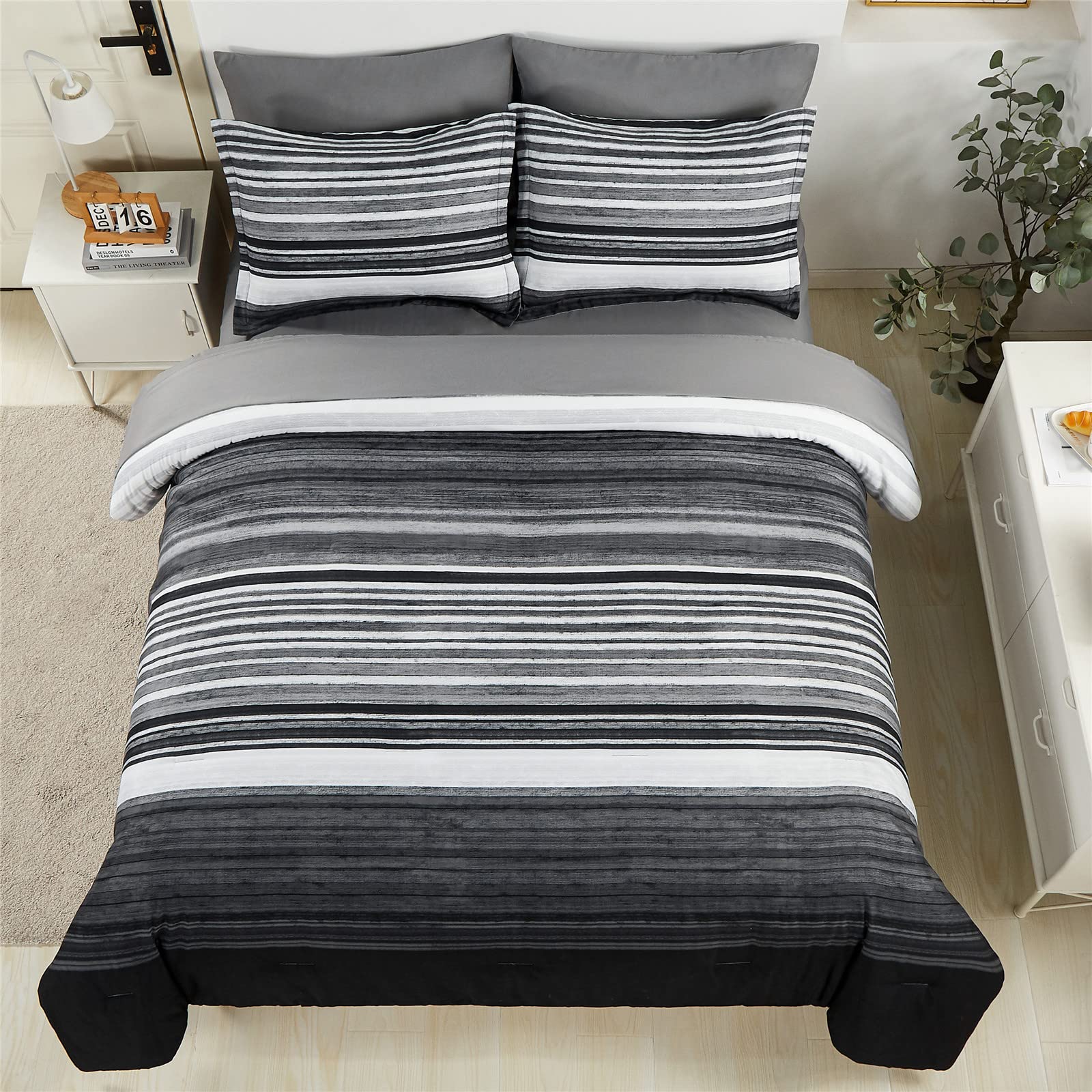 KAKIJUMN detail of comforter stitching showing tight seams that prevent filler shifting and maintain loft